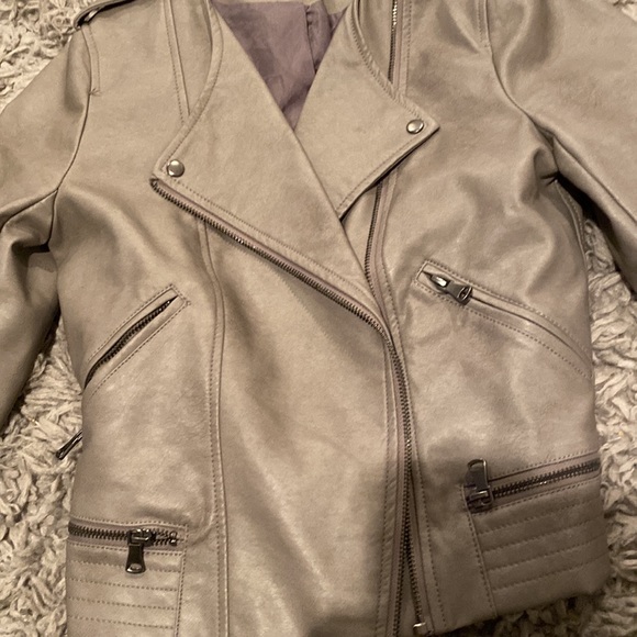 Great condition barely worn leather jacket - Picture 3 of 4
